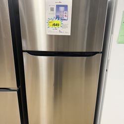 LG Refrigerator w Top Freezer