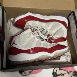 Air Jordan Retro 11 Cherry 