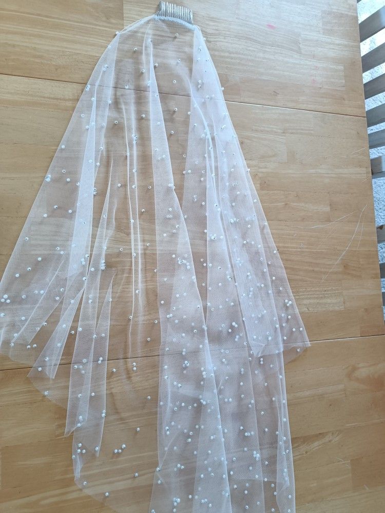 Bride accessories handmade sleeves & veil, 3 pieces
1 pair of handmade sleeves for $40
1 handmade tulle veil $30
1 Pearl veil $20
Details for each i
