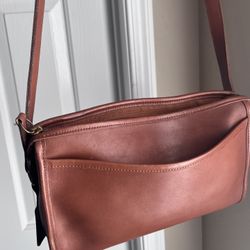 Coach ‘95 9944 Taylor Zip Crossbody 