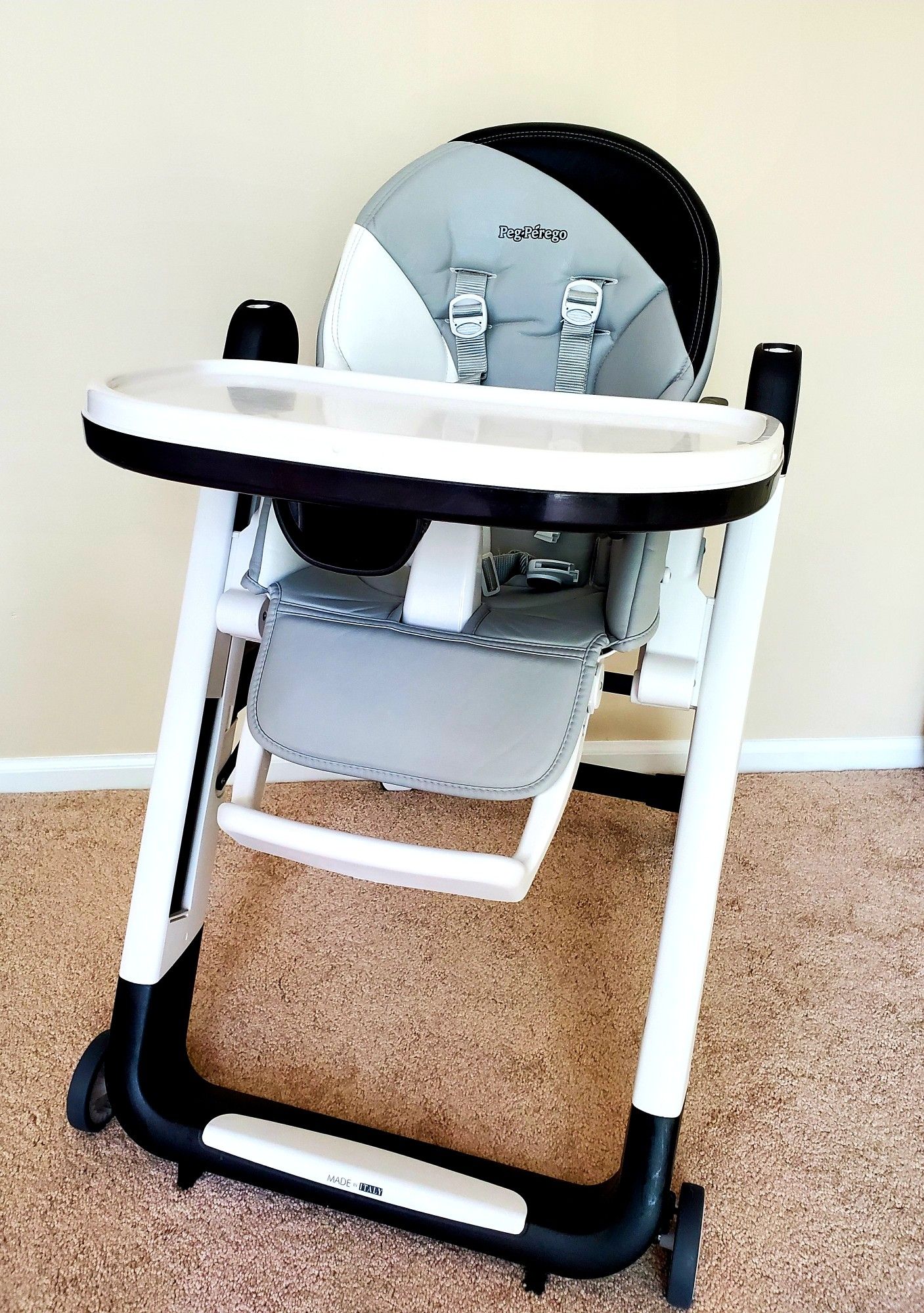 Peg perego high chair adjustable height and positions
