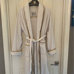 The Robe is from The  Plaza In New York