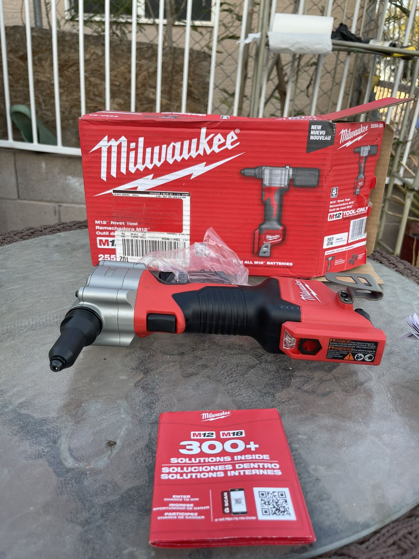 Milwaukee M12 12-Volt Lithium-Ion Cordless Rivet Tool (Tool-Only