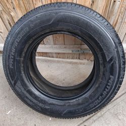 Una Llanta  En Muy Buenas Condiciones $35