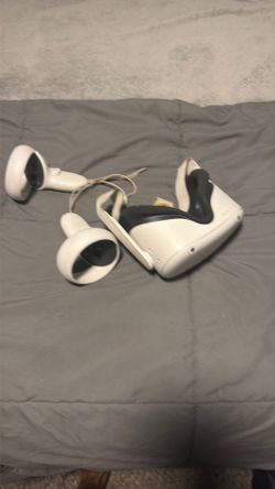 White oculus with both controllers good working condition