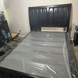 Queen Size 4 Piece Bedroom Set 