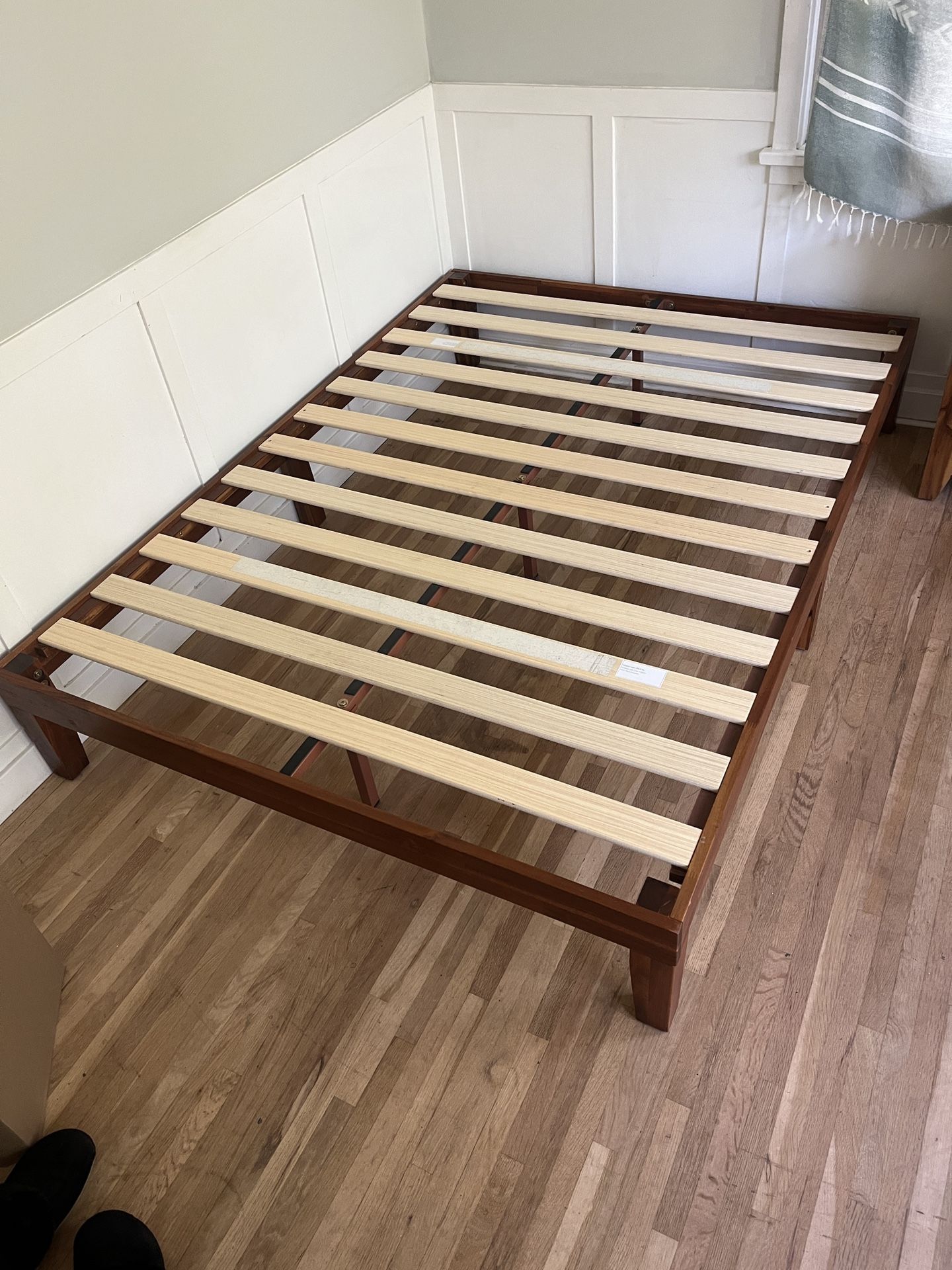 Zinus Wood Bed Frame