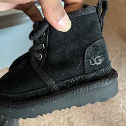 UGG Neumel II boys Boots Size 6c