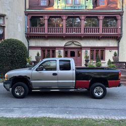 GMC Sierra 2500 HD 4WD Pickup Truck