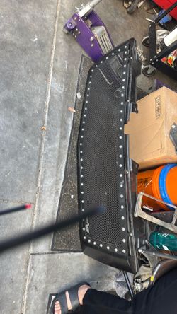08 -09 Chevy 2500 grill