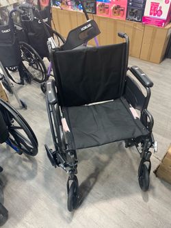 Silla de ruedas nueva / ensamblada