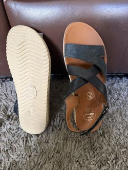 Women’s Leather Sandals Boxer Feidas, Size 9