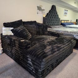 Huge Chaise With USB New In A Box $999 Cash Price