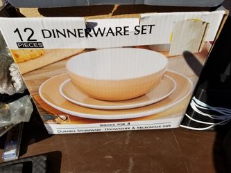 Dinnerware set