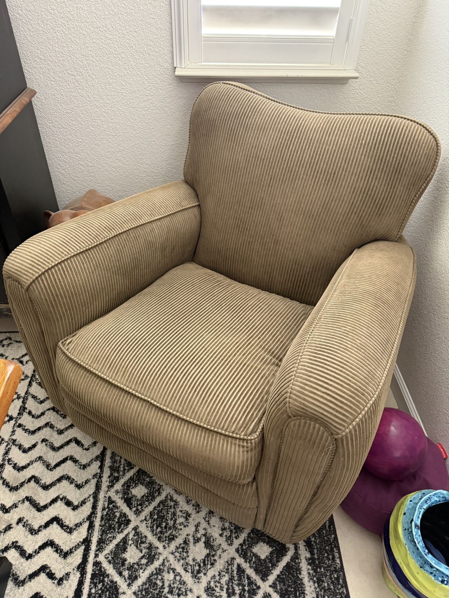 Upholstered Chair 
