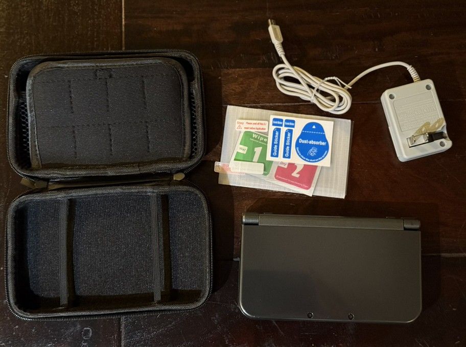 "New" Nintendo 3DS XL Black - Very Clean - Brand New Case + Charger + Stylus