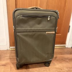 Briggs and Riley - Olive Green Carry On Spinner