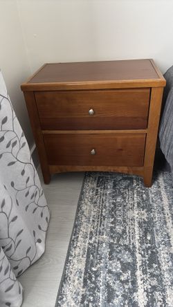 2 nightstands