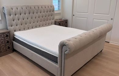 Beautiful King Size Bed With Mattress