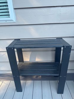 Free small shelf/stand storage