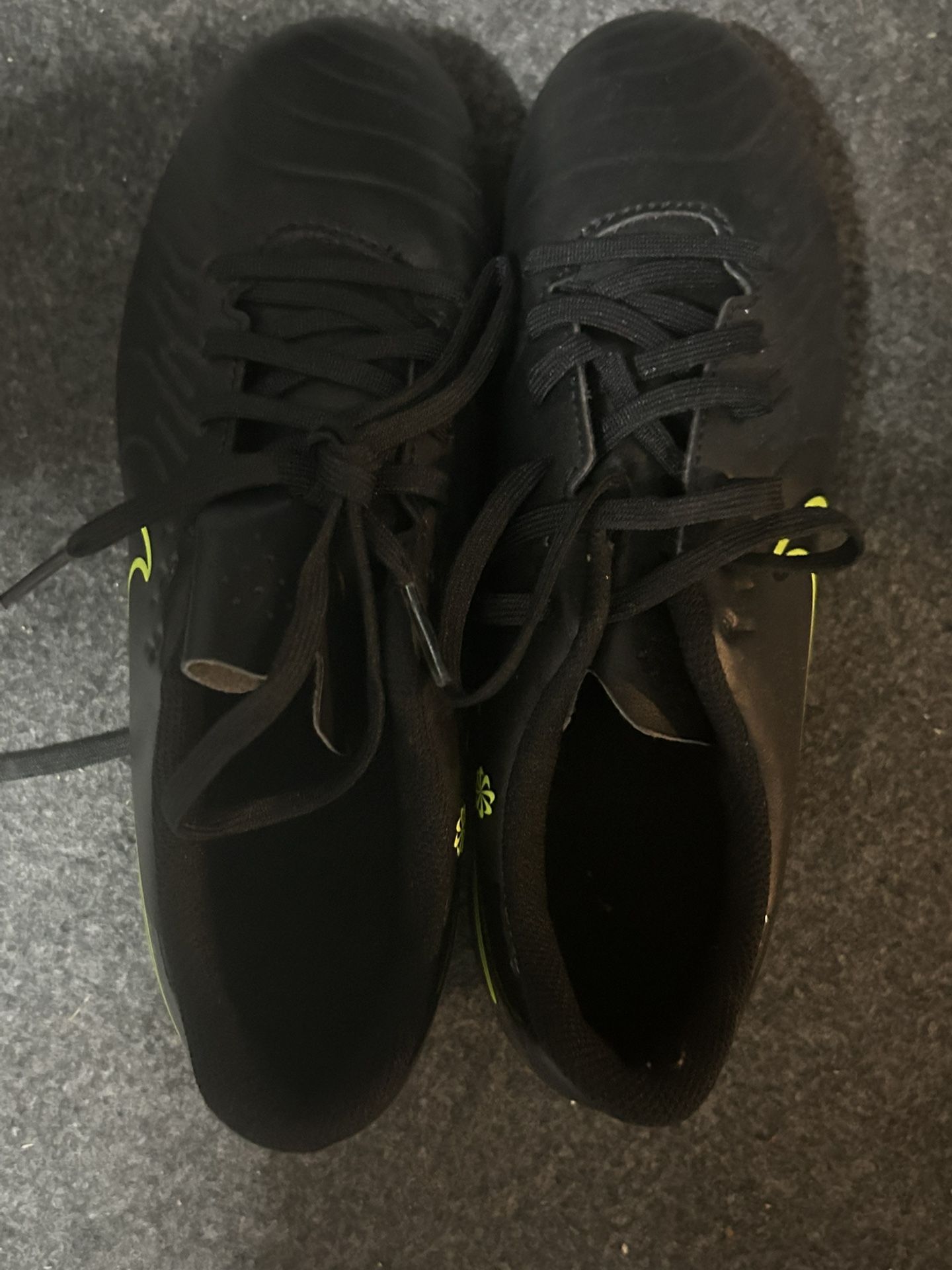 Never Used Men’s Soccer Cleats 