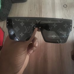 Louis Vuttion Sunglasses 