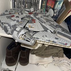 Lego millennium falcon