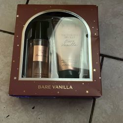 Victoria's Secret Bare Vanilla Mini Fragrance Duo Gift Set, which includes a fragrance mist and lotion