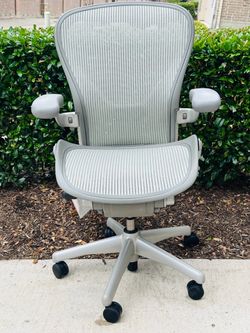 Herman Miller Aeron Size C posture fit Mineral fully loaded in perfect condition