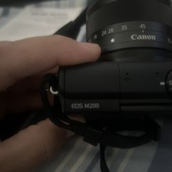 Canon  You Want Professional Pictures Look No Further This Camera Goes For 500 And More Online I No Longer Need It Just collecting dust