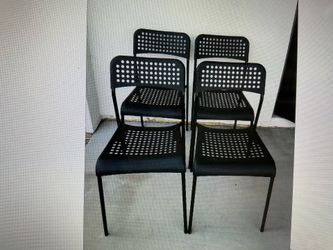 4 chairs plastic material