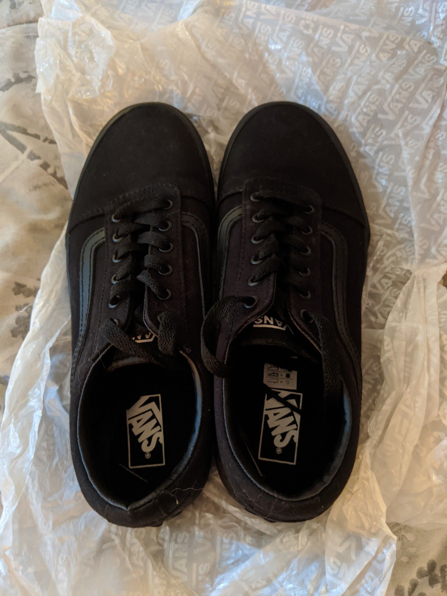 Vans size 5 youth, Ward, black/black