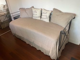 Iron Daybed with pop up trundle (twin)