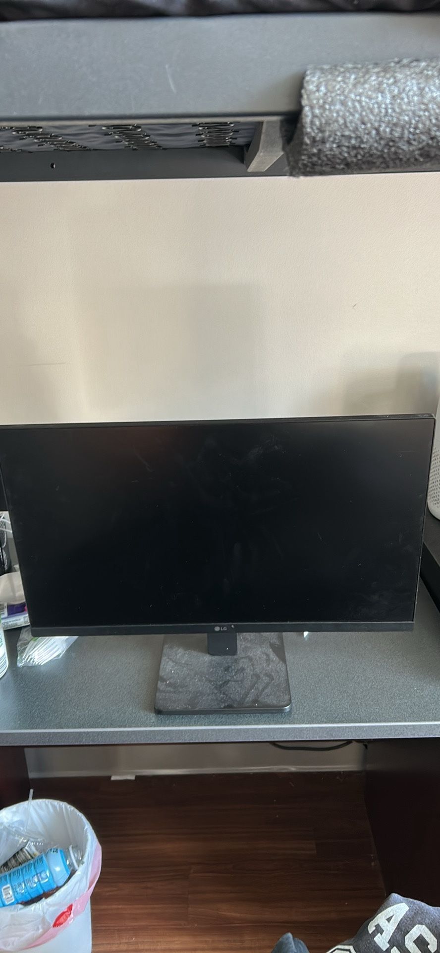 Lg 24in Monitor With Speakers