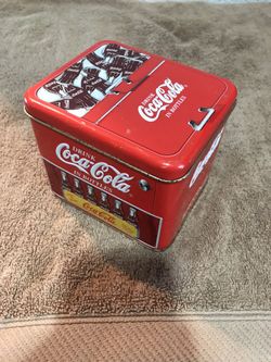 2000 Coca-Cola Tin Box