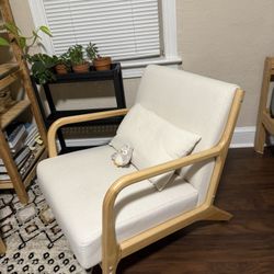 Modern Accent Chair – Great Condition 