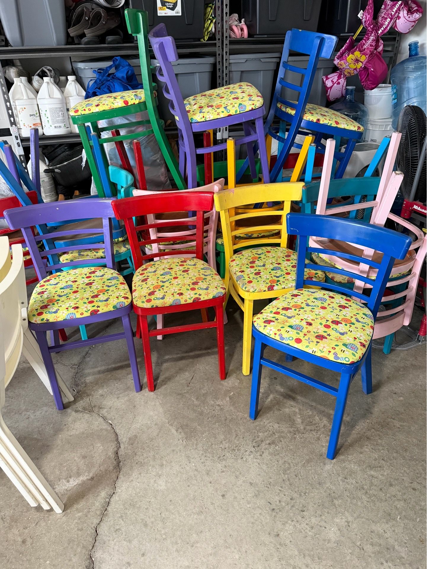 20 chairs different colors for kids, excellent for your business