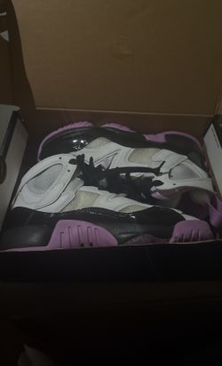 Size 5y Jordan Jump man 