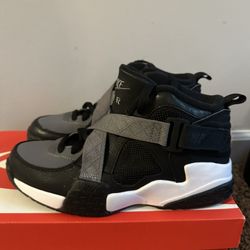 Nike Air Raid - 5.5Y