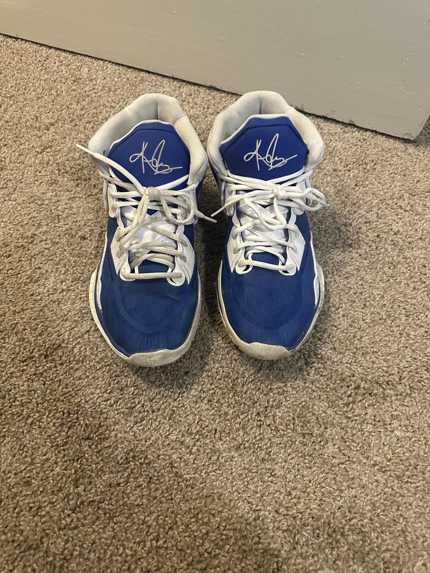 Nike Kyrie Blue And White Sneakers 