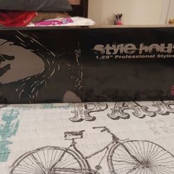 BRAND NEW STYLE HOUSE 1.25" PROFESSIONAL STYLE IRON ...........😁😊😍