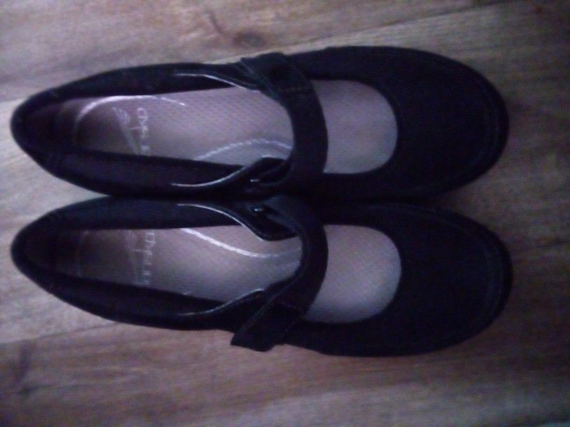 Dansko Hennie Size 36 $20