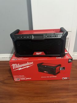 Milwaukee M18 18V Lithium-Ion Cordless Jobsite Radio
