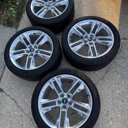 19” WHEELS WITH EXCELLENT TIRES 114.3x5 bolt Pattern 