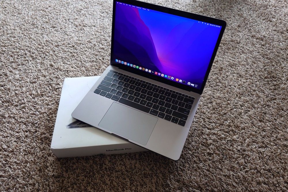Macbook Pro 13 Inch Retina.