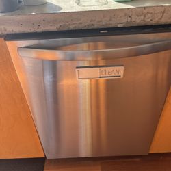 Like New - Frigidaire 24-in Top Control Built-in Dishwasher  ENERGY STAR 