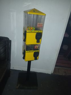 Eight slot candy machine brand new