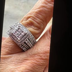 14 Karat White Gold, Diamond Ring, Not Lab Diamonds, Beautiful Condition Size 7