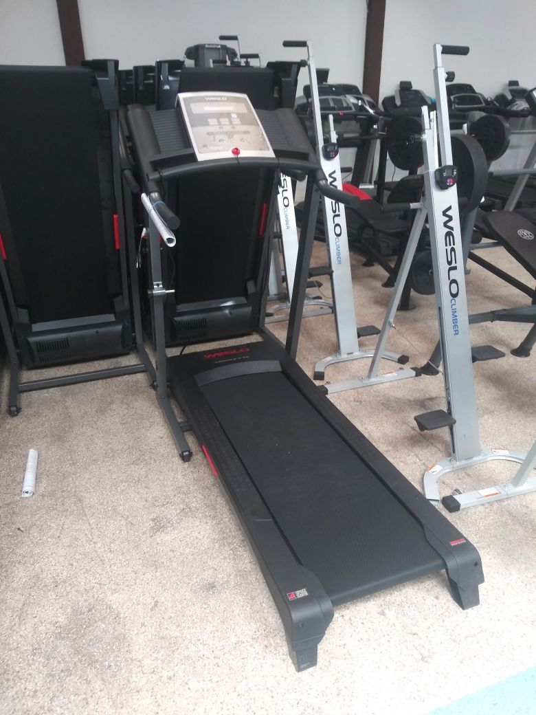 New Weslo Treadmill! 3 year warranty!!