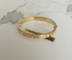 Screw Motif Love Style 18k Gold Bracelet Size 17